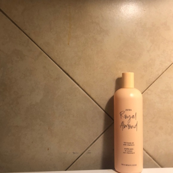 Rich body oil - Picture 2 of 2